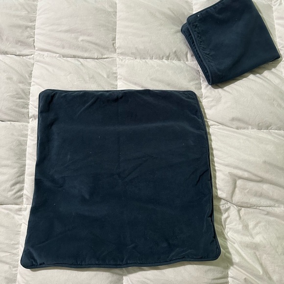 Set of Two Blue Velour Throw Decorative Pillow Cases 18x18 Zipper Shut Velvet - Picture 3 of 4